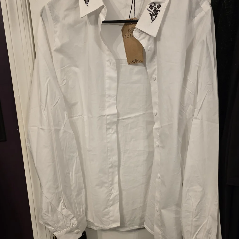 Disturbia Dispair White Button Down Shirt with Thistle Embroidery - Picture 3 of 3